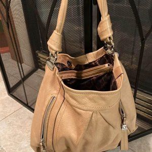 B. Makowsky Tan Leather Tote - perfect for spring and summer!